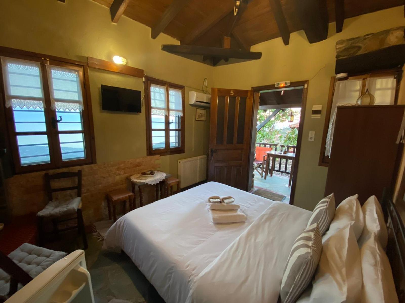 Traditional Guesthouse Erato Палеос-Пантелеймонас Экстерьер фото