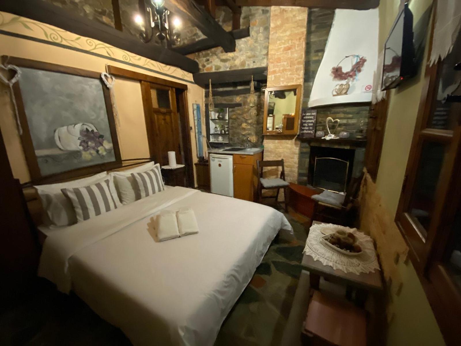 Traditional Guesthouse Erato Палеос-Пантелеймонас Экстерьер фото